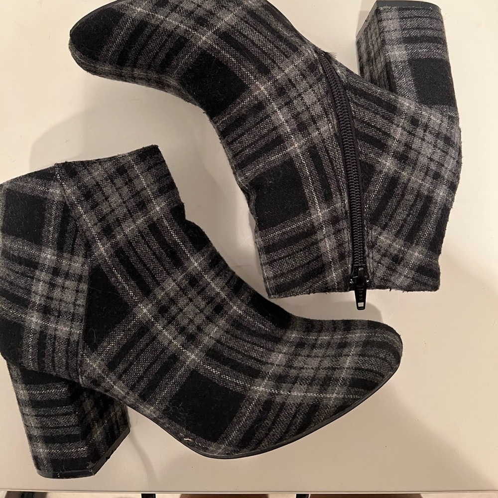 Diba Gray Black Plaid Chunky Heel 8.5 Flannel Boot Fireside Footwear